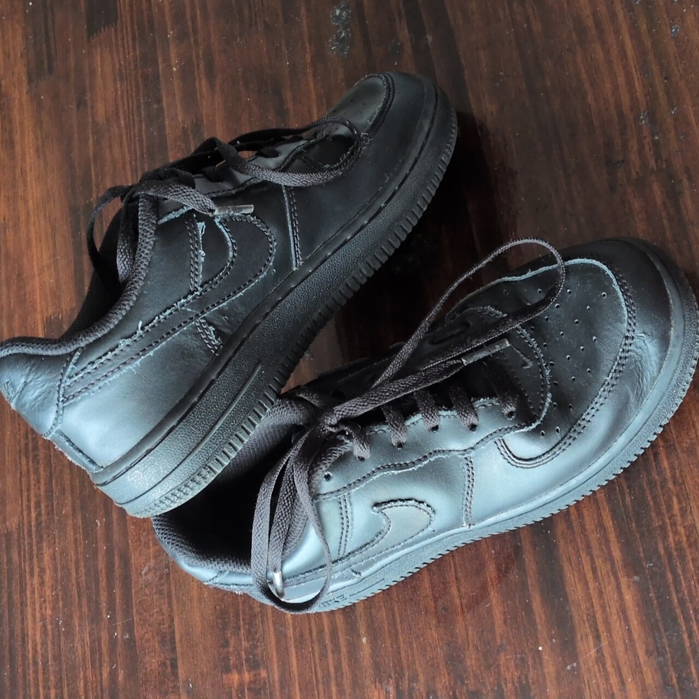 Kids Nike Air Force 1 Low LE sneakers